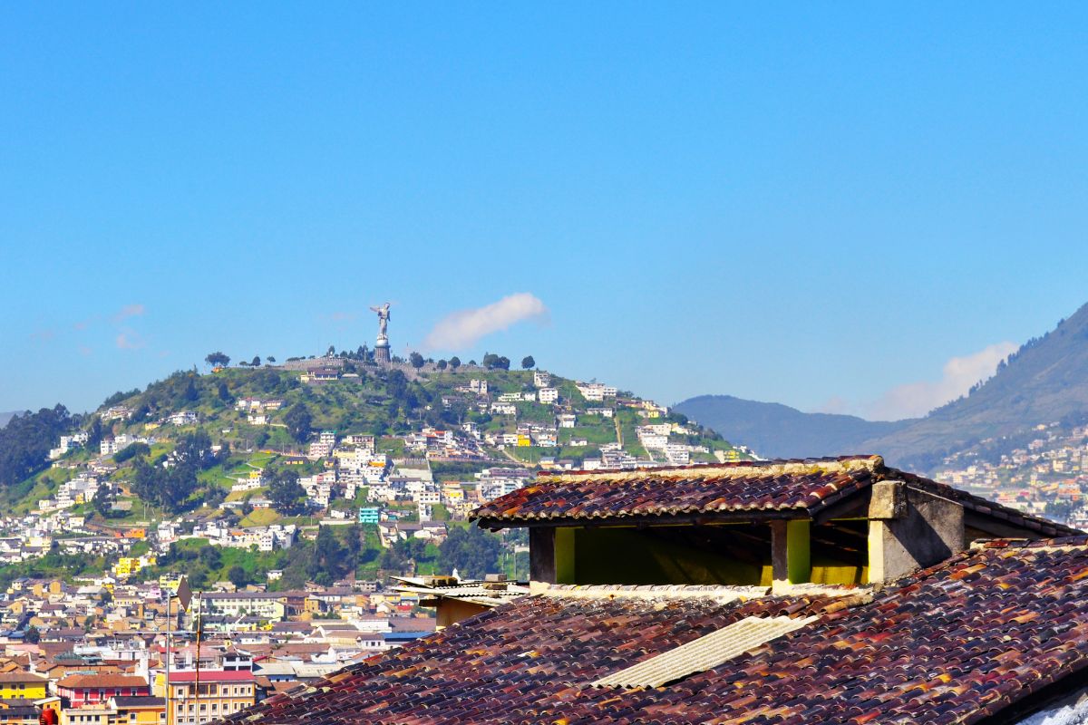 Clear skies and mountain views in Quito during September